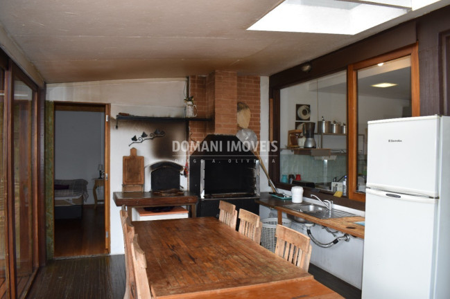 Imagem Casa com 6 Quartos à Venda, 302 m² em Região De Capivari - Campos Do Jordão