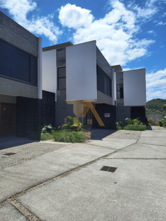 Imagem Imóvel com 3 Quartos à Venda,  em Ambrosio - Garopaba