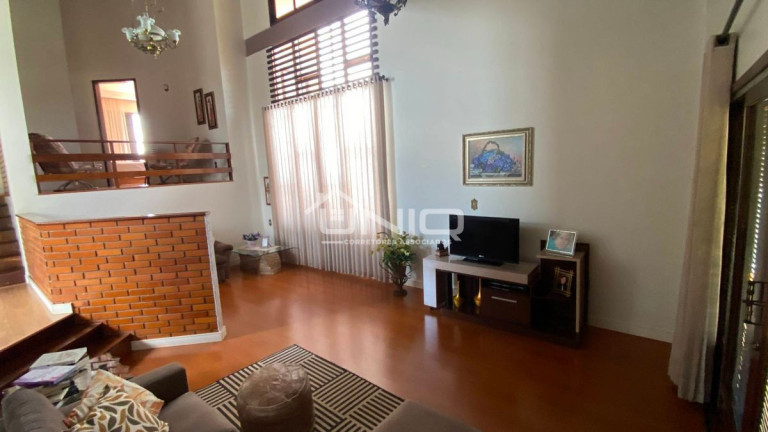 Imagem Casa com 3 Quartos à Venda, 211 m² em Menino Deus - Pato Branco