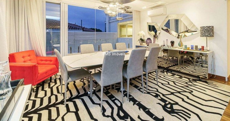Imagem Casa com 3 Quartos à Venda, 520 m² em Pacaembu - São Paulo