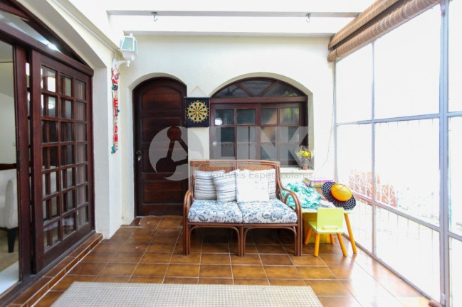 Imagem Casa com 3 Quartos à Venda, 300 m² em Chácara Das Pedras - Porto Alegre Imagem Casa com 3 Quartos à Venda, 300 m² em Chácara Das Pedras - Porto Alegre