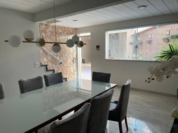 Imagem Casa com 3 Quartos à Venda, 250 m² em Santa Monica - Itaúna