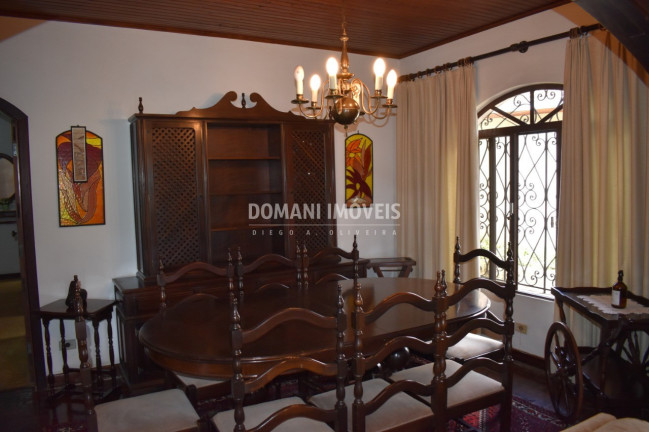 Imagem Casa com 3 Quartos à Venda, 280 m² em Região Da Abernéssia - Campos Do Jordão Imagem Casa com 3 Quartos à Venda, 280 m² em Região Da Abernéssia - Campos Do Jordão