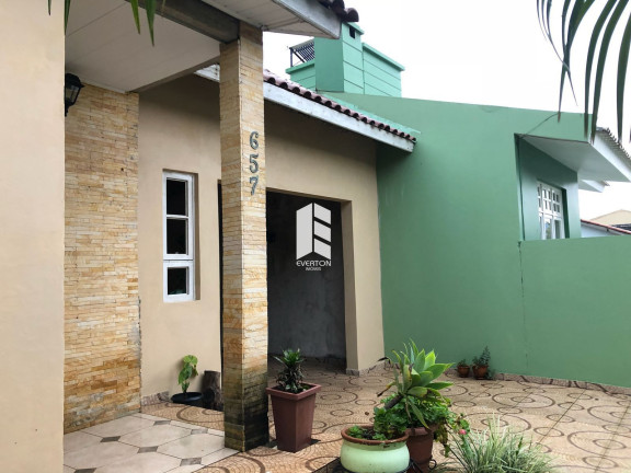 Imagem Casa com 4 Quartos à Venda,  em Camobi - Santa Maria