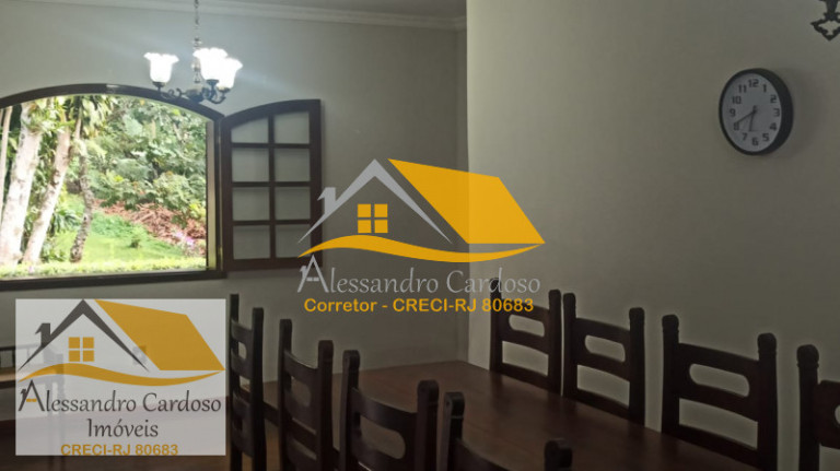 Imagem Casa com 3 Quartos à Venda, 300 m²