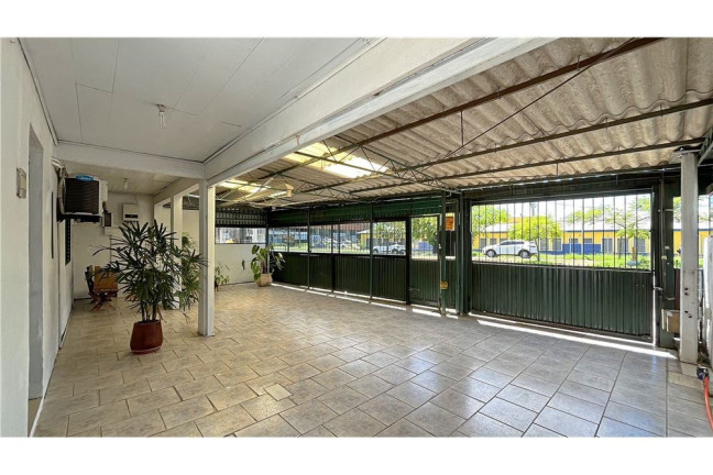 Imagem Casa com 3 Quartos à Venda, em Cristal - Porto Alegre Imagem Casa com 3 Quartos à Venda, em Cristal - Porto Alegre
