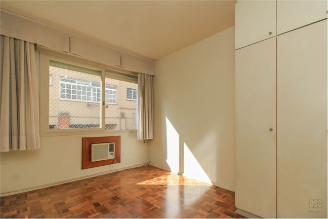 Imagem Imóvel com 3 Quartos à Venda, em Petrópolis - Porto Alegre Imagem Imóvel com 3 Quartos à Venda, em Petrópolis - Porto Alegre