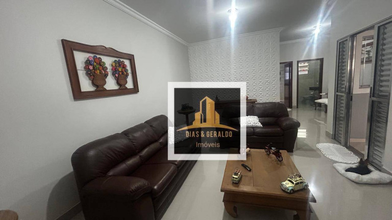 Imagem Sobrado com 3 Quartos à Venda, 240 m² em Borda Da Mata - Caçapava