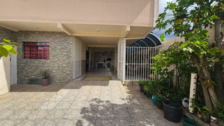 Imagem Casa com 6 Quartos à Venda, 340 m² em Cajuru - Curitiba