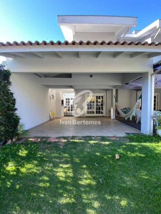 Imagem Sobrado com 3 Quartos para Temporada, em Bombas - Bombinhas Imagem Sobrado com 3 Quartos para Temporada, em Bombas - Bombinhas