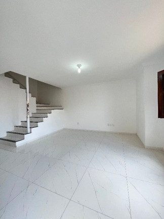 Imagem Casa com 3 Quartos à Venda, 270 m² em Maraponga - Fortaleza Imagem Casa com 3 Quartos à Venda, 270 m² em Maraponga - Fortaleza