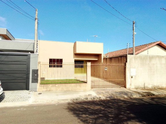Casa com 2 Quartos à Venda,  em Arapongas