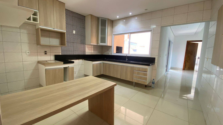 Imagem Casa com 3 Quartos para Alugar, em Jardim Imperial - Cuiabá Imagem Casa com 3 Quartos para Alugar, em Jardim Imperial - Cuiabá