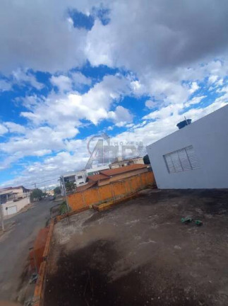 Imagem Casa com 5 Quartos à Venda, em Canelas - Montes Claros Imagem Casa com 5 Quartos à Venda, em Canelas - Montes Claros