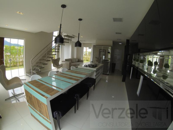 Imagem Casa com 3 Quartos à Venda, 142 m² em Barra - Balneário Camboriú Imagem Casa com 3 Quartos à Venda, 142 m² em Barra - Balneário Camboriú