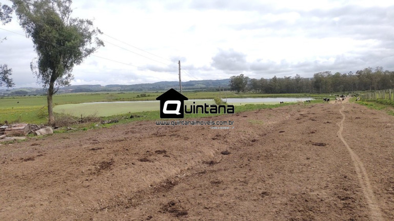 Imagem Imóvel com 3 Quartos à Venda, 660.000 m² em Fragata - Pelotas