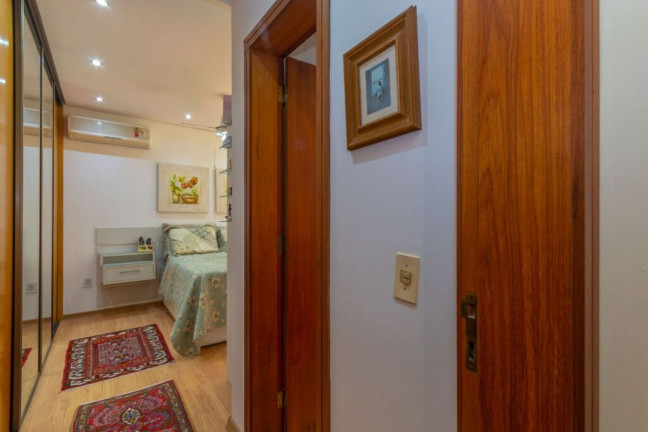 Imagem Imóvel com 3 Quartos à Venda, 157 m² em Menino Deus - Porto Alegre Imagem Imóvel com 3 Quartos à Venda, 157 m² em Menino Deus - Porto Alegre