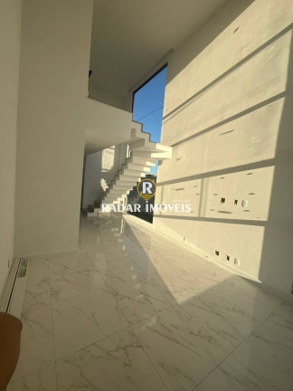 Imagem Casa com 3 Quartos à Venda, 252 m² em Nova São Pedro - São Pedro Da Aldeia