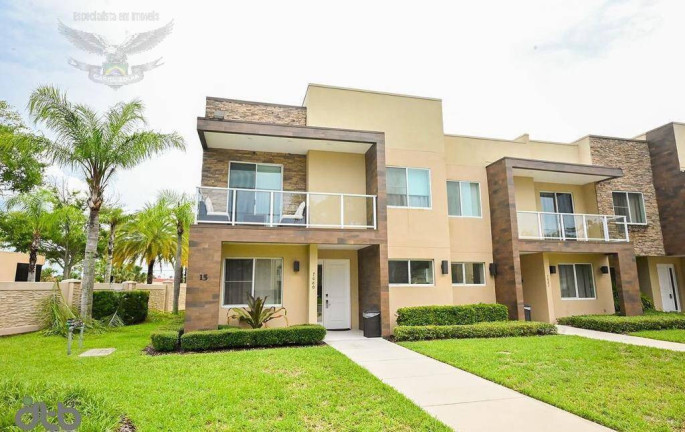 Casa de Condomínio com 4 Quartos à Venda,  em Orlando