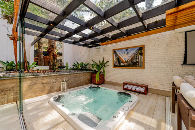 Casa com 3 Quartos à Venda, 380 m² em Jardim Cordeiro - São Paulo