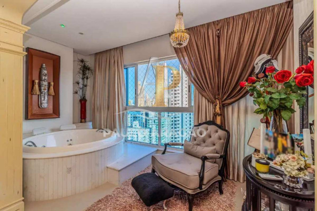 Imagem Apartamento com 3 Quartos à Venda, 252 m² em Centro - Balneário Camboriú Imagem Apartamento com 3 Quartos à Venda, 252 m² em Centro - Balneário Camboriú