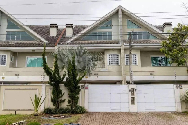 Sobrado com 3 Quartos à Venda, 157 m² em água Verde - Curitiba