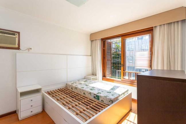 Imagem Imóvel com 2 Quartos à Venda,  em Passo Da Areia - Porto Alegre