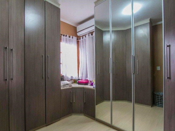 Imagem Casa com 3 Quartos à Venda, 166 m² em Jardim Itu - Porto Alegre Imagem Casa com 3 Quartos à Venda, 166 m² em Jardim Itu - Porto Alegre