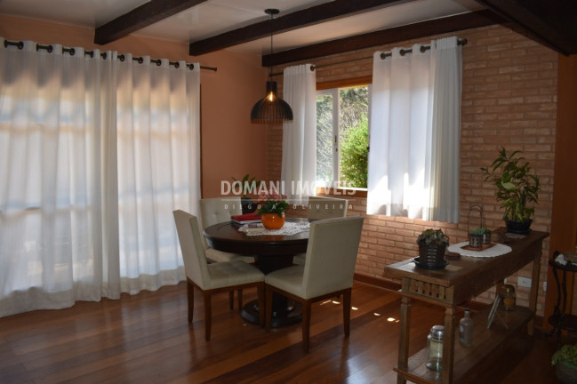 Imagem Casa com 3 Quartos à Venda, 257 m² em Região Da Vila Inglesa - Campos Do Jordão Imagem Casa com 3 Quartos à Venda, 257 m² em Região Da Vila Inglesa - Campos Do Jordão