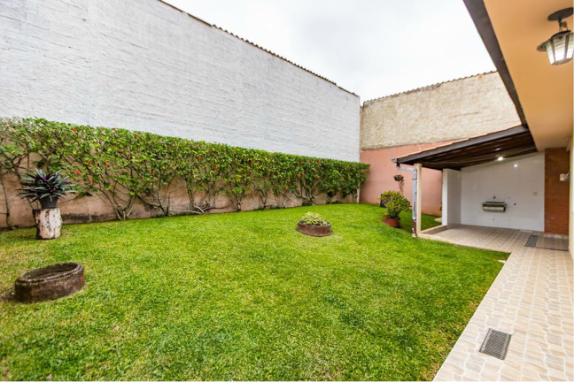 Imagem Casa com 4 Quartos à Venda, 300 m² em Bacacheri - Curitiba Imagem Casa com 4 Quartos à Venda, 300 m² em Bacacheri - Curitiba