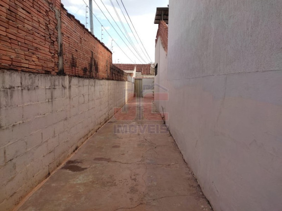 Imagem Casa com 1 Quarto à Venda, em Monte Alegre - Ribeirão Preto Imagem Casa com 1 Quarto à Venda, em Monte Alegre - Ribeirão Preto