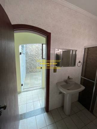 Imagem Casa com 5 Quartos à Venda, 198 m²