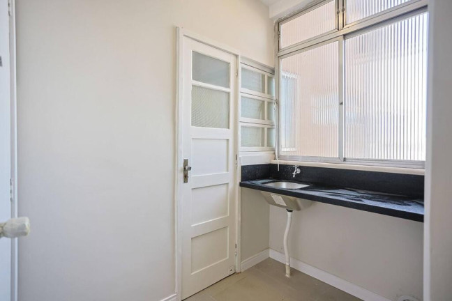 Imagem Imóvel com 2 Quartos à Venda,  em Moinhos De Vento - Porto Alegre