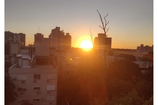 Imagem Apartamento com 3 Quartos à Venda, 120 m² em Menino Deus - Porto Alegre Imagem Apartamento com 3 Quartos à Venda, 120 m² em Menino Deus - Porto Alegre