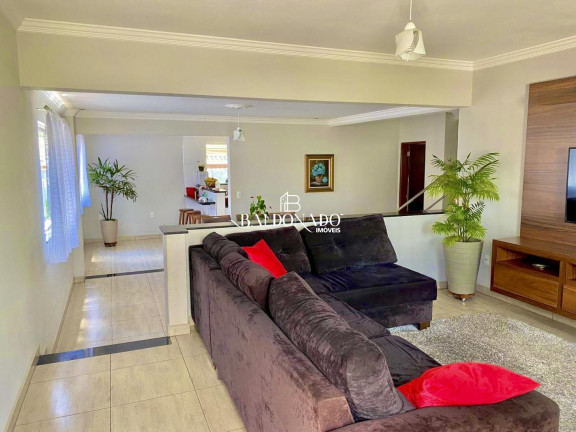 Imagem Casa com 3 Quartos à Venda, 200 m² em Centro - Extrema Imagem Casa com 3 Quartos à Venda, 200 m² em Centro - Extrema