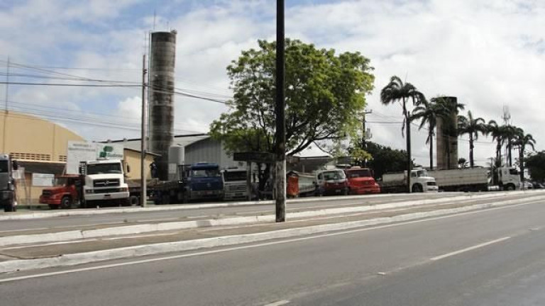 Imagem Terreno para Alugar, 1.854 m² em Pajuçara - Maracanaú Imagem Terreno para Alugar, 1.854 m² em Pajuçara - Maracanaú