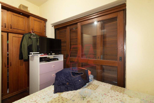 Imagem Casa com 3 Quartos à Venda, 272 m² em Santa Cecília - Porto Alegre Imagem Casa com 3 Quartos à Venda, 272 m² em Santa Cecília - Porto Alegre