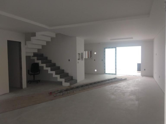 Imagem Sobrado com 3 Quartos à Venda, 210 m² em América - Joinville