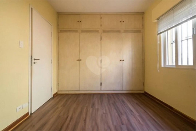 Imagem Casa com 6 Quartos à Venda, 202 m² Imagem Casa com 6 Quartos à Venda, 202 m²