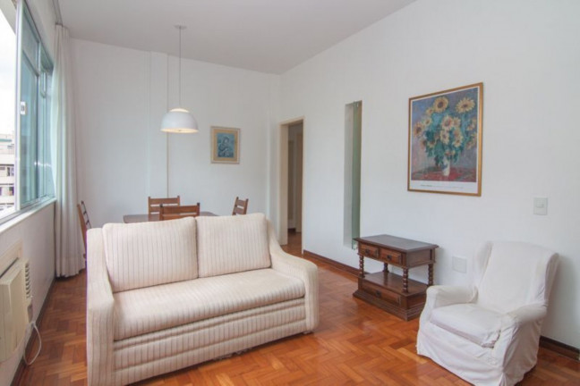 Imagem Imóvel com 2 Quartos à Venda, 71 m² em Copacabana - Rio De Janeiro Imagem Imóvel com 2 Quartos à Venda, 71 m² em Copacabana - Rio De Janeiro