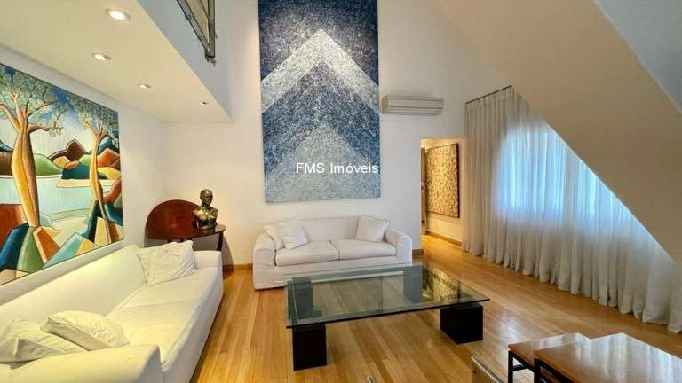 Imóvel com 3 Quartos à Venda, 210 m² em Cerqueira César - São Paulo