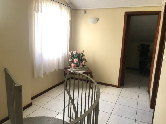 Imagem Casa com 4 Quartos à Venda, 230 m² em Jardim Itu - Porto Alegre Imagem Casa com 4 Quartos à Venda, 230 m² em Jardim Itu - Porto Alegre