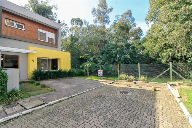 Casa com 3 Quartos à Venda,  em Hípica - Porto Alegre
