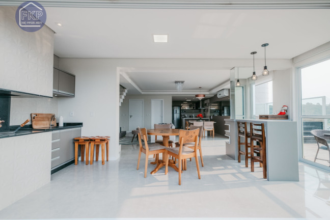 Imagem Cobertura com 4 Quartos à Venda, 211 m² em Santinho - Florianópolis