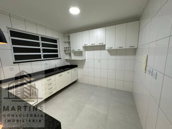 Imagem Casa com 3 Quartos à Venda, em Boqueirão - Santos Imagem Casa com 3 Quartos à Venda, em Boqueirão - Santos