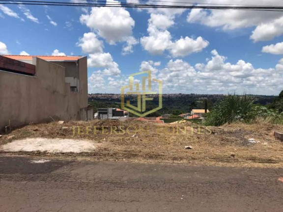 Terreno à Venda, 396 m² em Jardim Acapulco - Marília