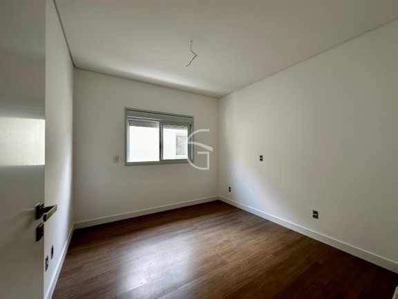 Imagem Sobrado com 3 Quartos à Venda, 346 m² em América - Joinville