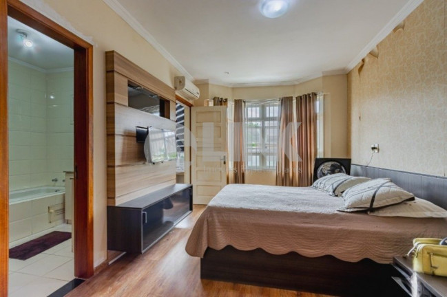 Imagem Casa com 3 Quartos à Venda, 231 m² em Jardim Itu - Porto Alegre