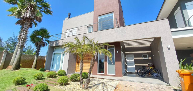 Casa com 4 Quartos à Venda,  em Atlântida Sul - Osório