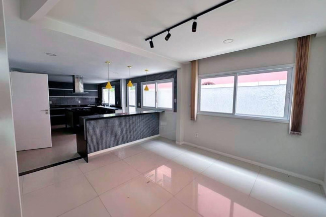 Imagem Casa de Condomínio com 6 Quartos para Alugar, 550 m² em Barra Da Tijuca - Rio De Janeiro Imagem Casa de Condomínio com 6 Quartos para Alugar, 550 m² em Barra Da Tijuca - Rio De Janeiro